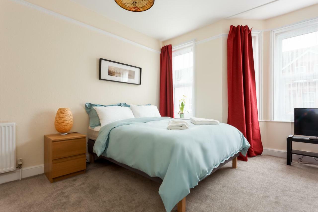Stylish Town Centre Apartment Close To Beach And Shops Bournemouth Exterior photo